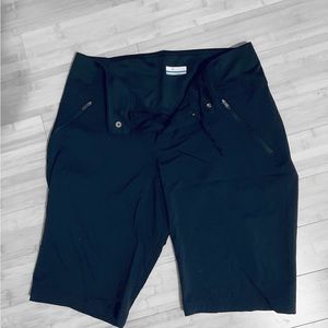NWT Columbia active, black, shorts, pants, zippered pockets, curve, 12